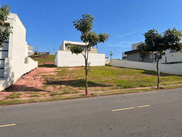 JÁ POSSUI CASAS DOS LADOS E NOS FUNDOS