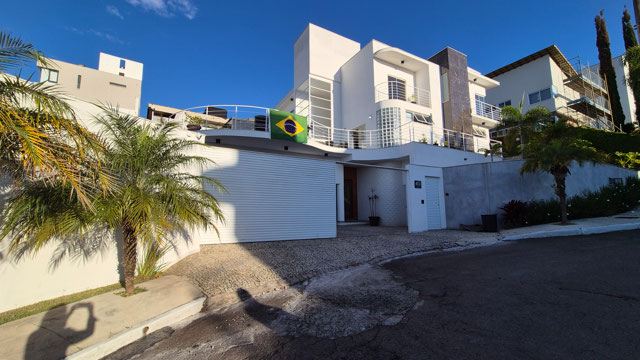 FACHADA IMPONENTE