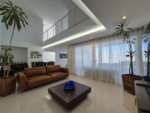SALA DE TV E ESTAR ESPAÇOSA