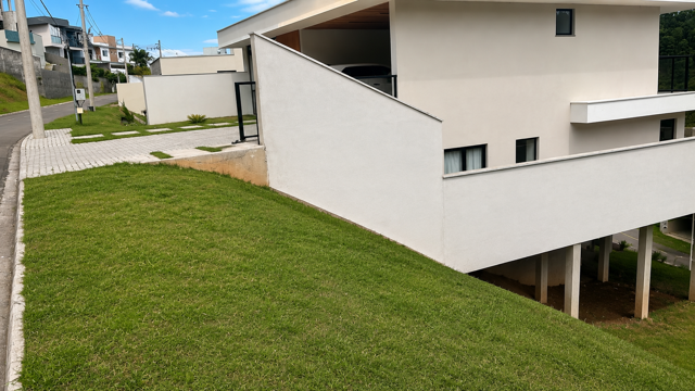TERRENO EM DECLIVE