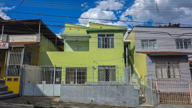 Sobrado com 3 quartos para venda no bairro Santa Terezinha em Juiz de Fora, MG