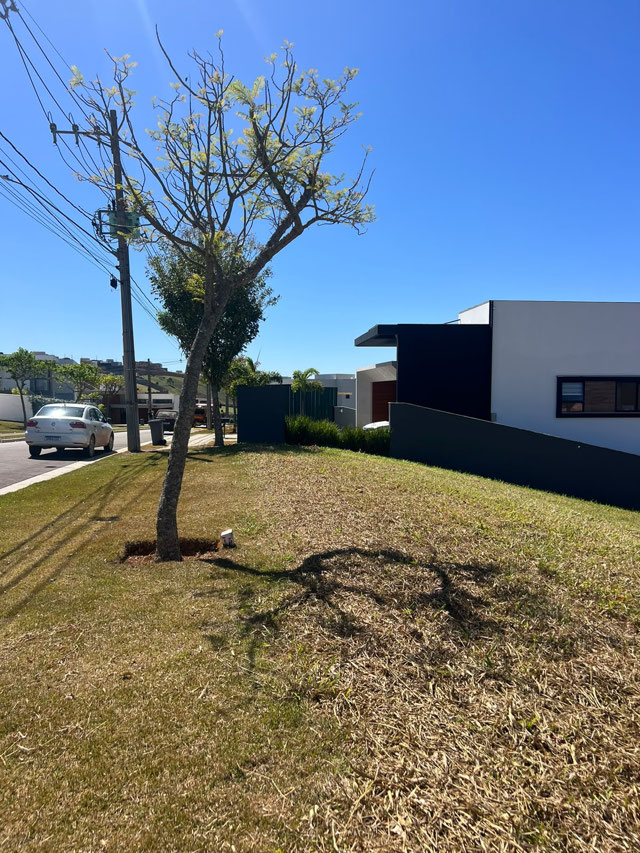 LATERAL DO TERRENO