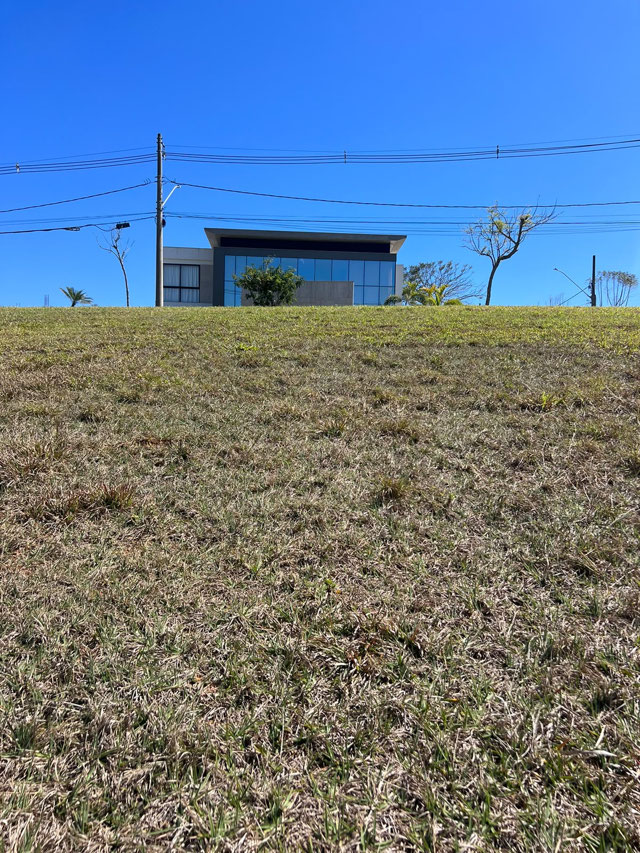 FUNDOS DO TERRENO