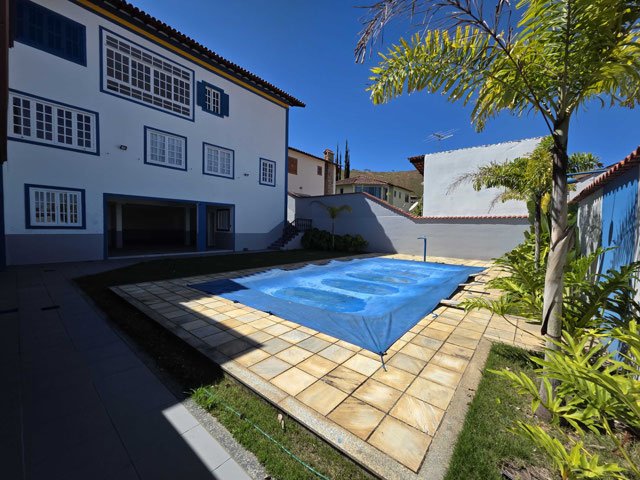 Casa com 6 quartos para venda no bairro Bosque dos Pinheiros em Juiz de Fora, MG