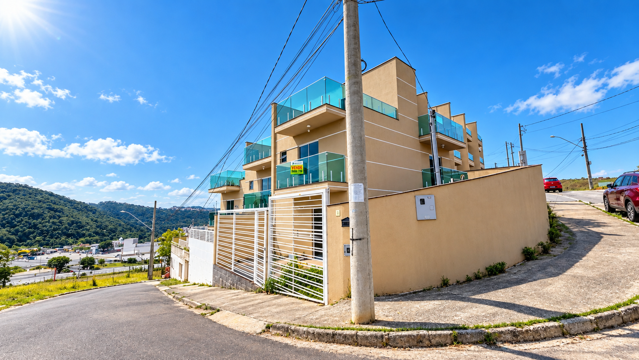 Casa com 2 quartos para venda no bairro Jardim São João - Cerâmica em Juiz de Fora, MG