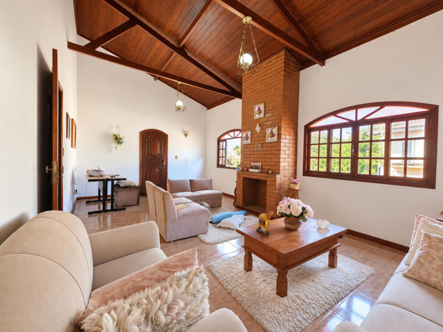 Casa linear com 3 quartos e suíte - Quintal amplo