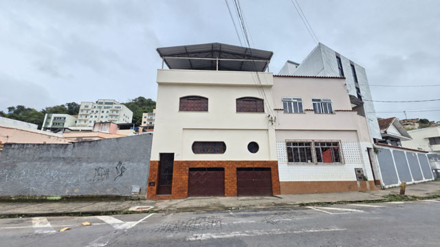Casa com 4 quartos para venda no bairro Centro em Juiz de Fora, MG