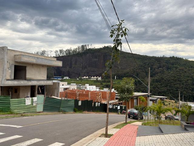 PRÓXIMO À PORTARIA
