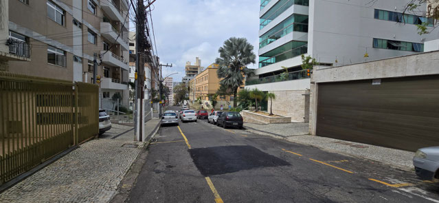 RUA EM FRENTE