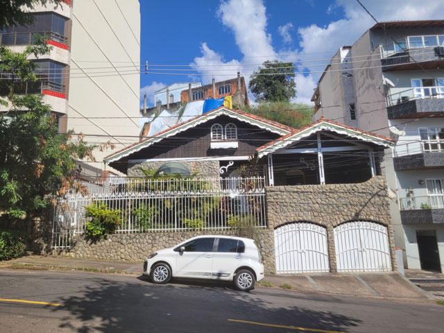 Casa com 5 quartos para venda ou locação no bairro Bom Pastor em Juiz de Fora, MG