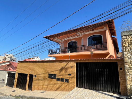 Casa com 3 quartos para venda no bairro Jardim Laranjeiras em Juiz de Fora, MG
