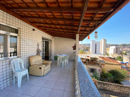 Casa com 5 quartos para venda no bairro Centenário em Juiz de Fora, MG