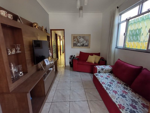 Casa com 5 quartos para venda no bairro Santa Terezinha em Juiz de Fora, MG