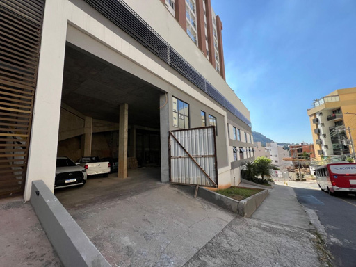 1300 M² COM PÉ DIREITO DUPLO