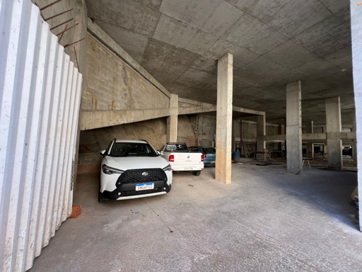 1300 M² COM PÉ DIREITO DUPLO