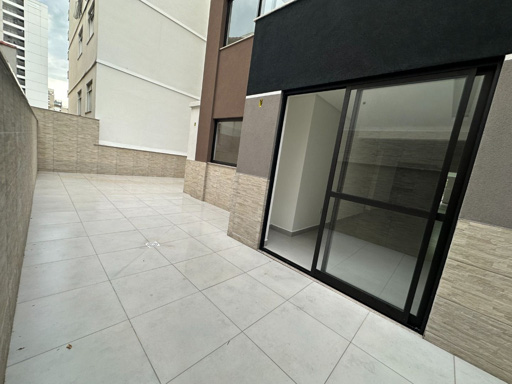 Generosa área externa