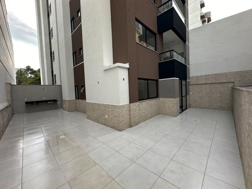 Generosa área externa