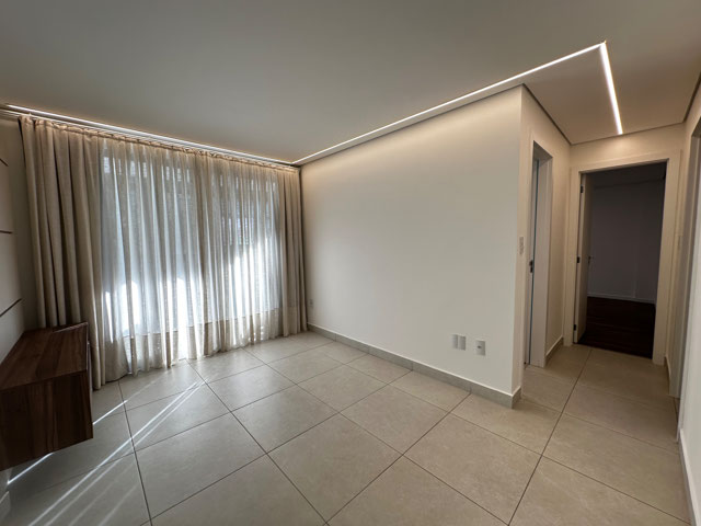 SALA COM ILUMINAÇÃO EM LED