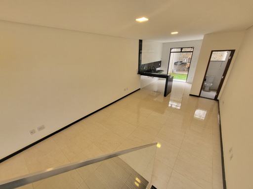 ESCADA DE ACESSO AO 2º PISO