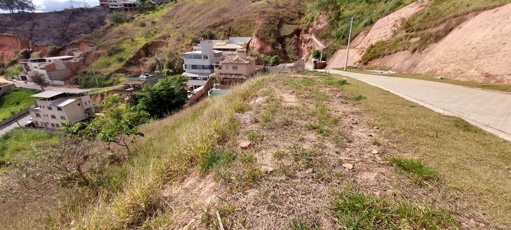 LATERAL TERRENO