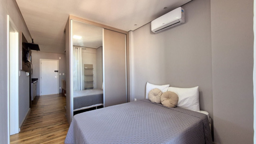 quarto com planejados e ar condiciondo