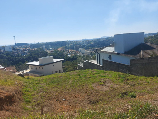 Possui 14m de frente