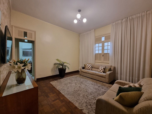 Casa com 4 quartos para Venda no bairro Poço Rico em Juiz de Fora, MG