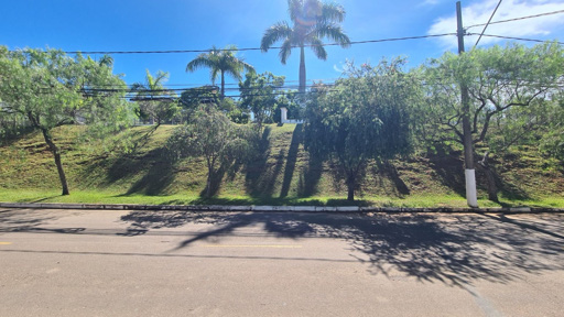 lote com frente para a praça do condominio