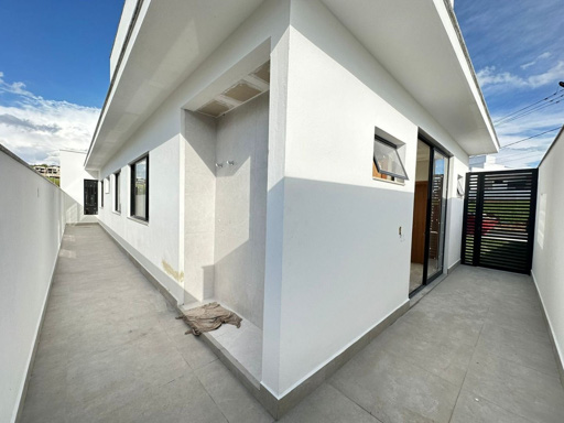 ENTRADA LATERAL
