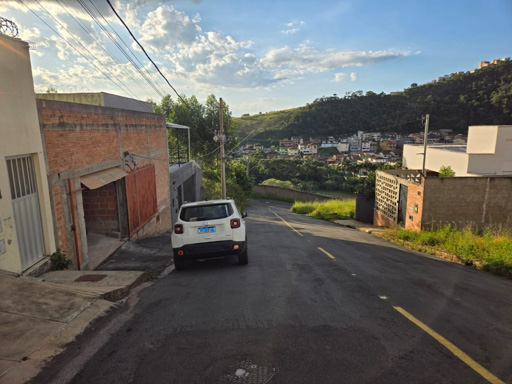 Lote / Terreno para venda no bairro Bosque dos Pinheiros em Juiz de Fora, MG