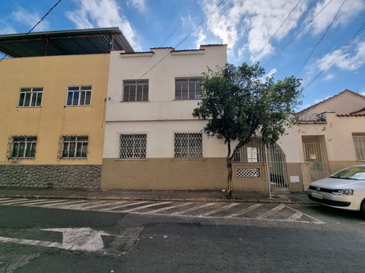 Casa com 4 quartos para Venda no bairro Poço Rico em Juiz de Fora, MG