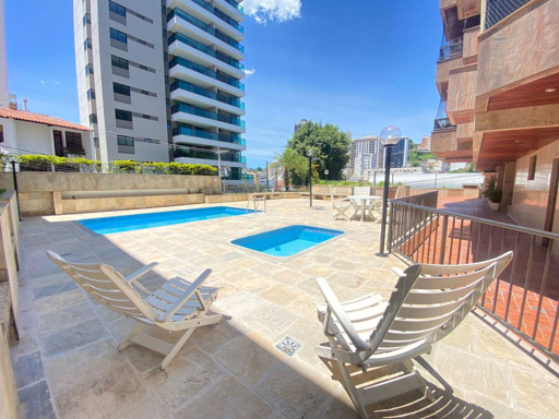 ÁREA DE LAZER COM PISCINA ADULTO E INFANTIL