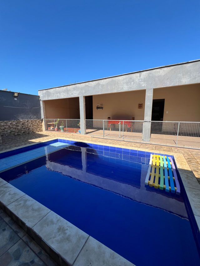 Piscina vista grade proteção