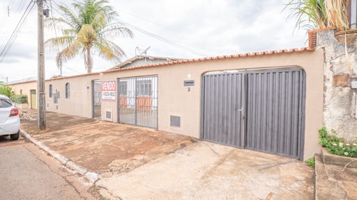 Casa em lote de 500 m2 com mais duas construções a venda Vila Itatiaia, Goiânia, GO - Revenda
