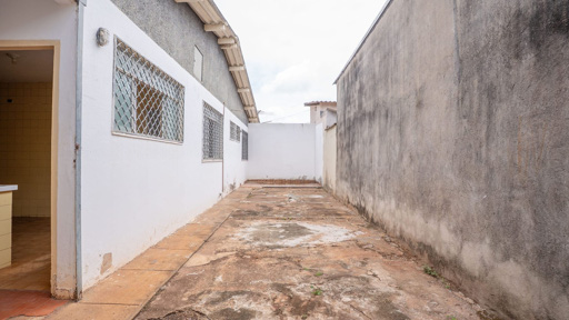 Casa em lote de 500 m2 com mais duas construções a venda Vila Itatiaia, Goiânia, GO - Foto