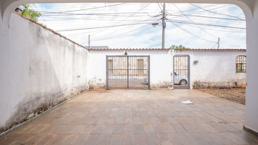 Casa em lote de 500 m2 com mais duas construções a venda Vila Itatiaia, Goiânia, GO - Foto