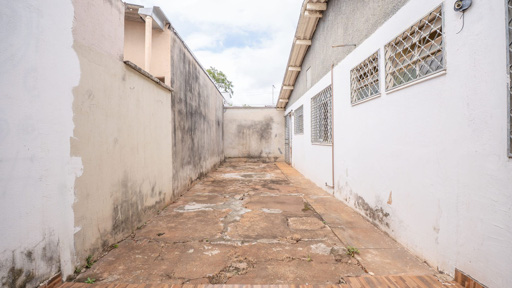 Casa em lote de 500 m2 com mais duas construções a venda Vila Itatiaia, Goiânia, GO - Foto