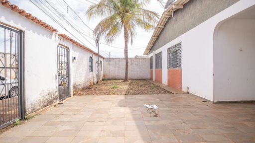 Casa em lote de 500 m2 com mais duas construções a venda Vila Itatiaia, Goiânia, GO - Foto