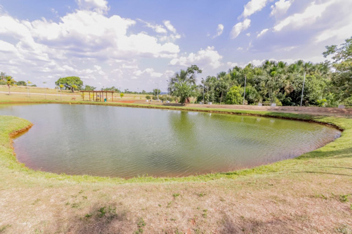 Casa Térrea com 4 quartos para venda ou Locação na Reserva da Coroa no Condomínio Portal do Sol Green em Goiânia - Foto