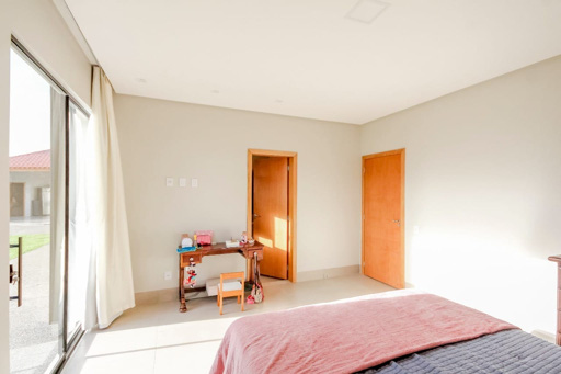 Casa Térrea com 4 quartos para venda ou Locação na Reserva da Coroa no Condomínio Portal do Sol Green em Goiânia - Foto