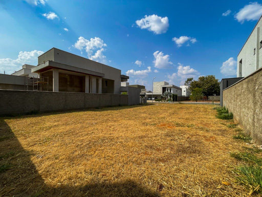 Lote 449m² no Portal do Sol Green com topografia plana e acesso às portarias - Foto