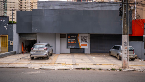 Galpão logístico com loja integrada e estrutura completa para grandes operações no Bueno - Foto