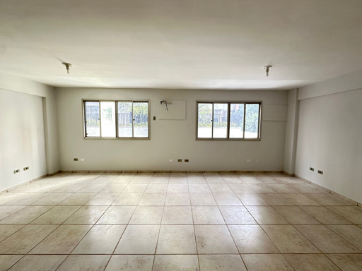 Sala comercial para locação na região da T-30 com T-8 - Revenda
