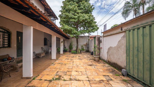 Sobrado 3 suítes Setor Sul ao lado de praça com 270m² e 4 vagas - Foto