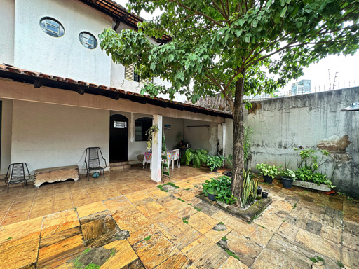 Sobrado 3 suítes Setor Sul ao lado de praça com 270m² e 4 vagas - Revenda