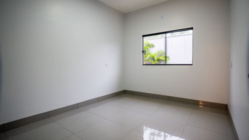 Casa moderna com piscina e pé-direito alto no Parque das Flores - Foto