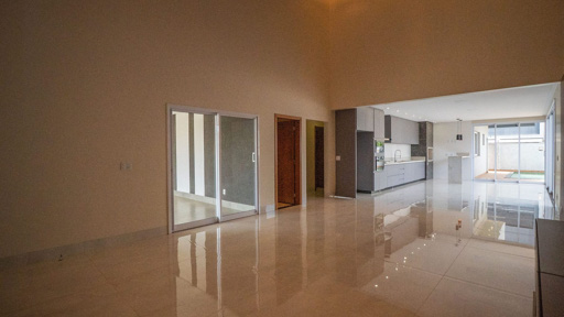 Casa Térrea de 4 quartos para Locação ou Venda em Condomínio Fechado em Goiânia - Foto