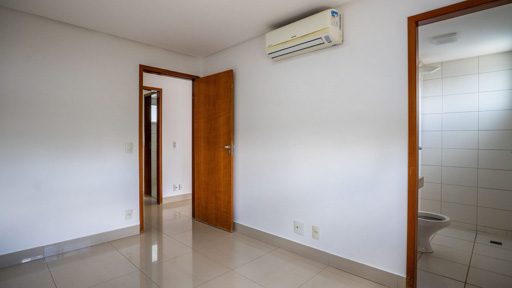 Apartamento com 3 suítes completas andar baixo ao lado da Praça do Ipê no Setor Bueno - Foto