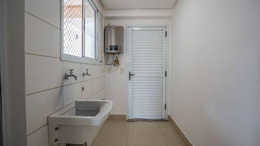 Apartamento com 3 suítes completas andar baixo ao lado da Praça do Ipê no Setor Bueno - Foto