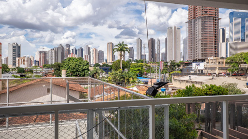 Apartamento com 3 suítes completas andar baixo ao lado da Praça do Ipê no Setor Bueno - Foto